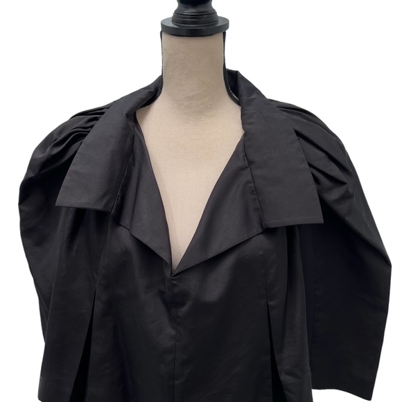 YVES SAINT LAURENT BLACK CROPPED PONCHO CAPE WITH POINT COLLAR - 2010 COLLECTION - Picture 2 of 14